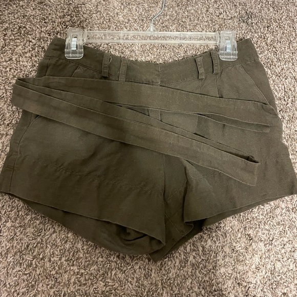 Forever 21 army green shorts. Size small. - Picture 6 of 6